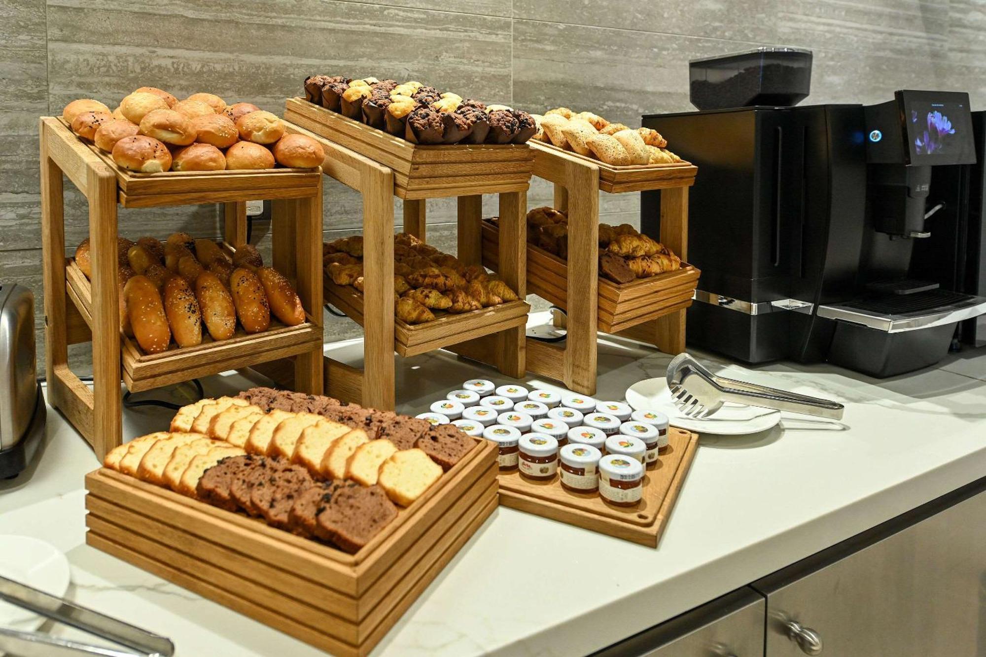 Comfort Hotel Jeddah King Road Экстерьер фото