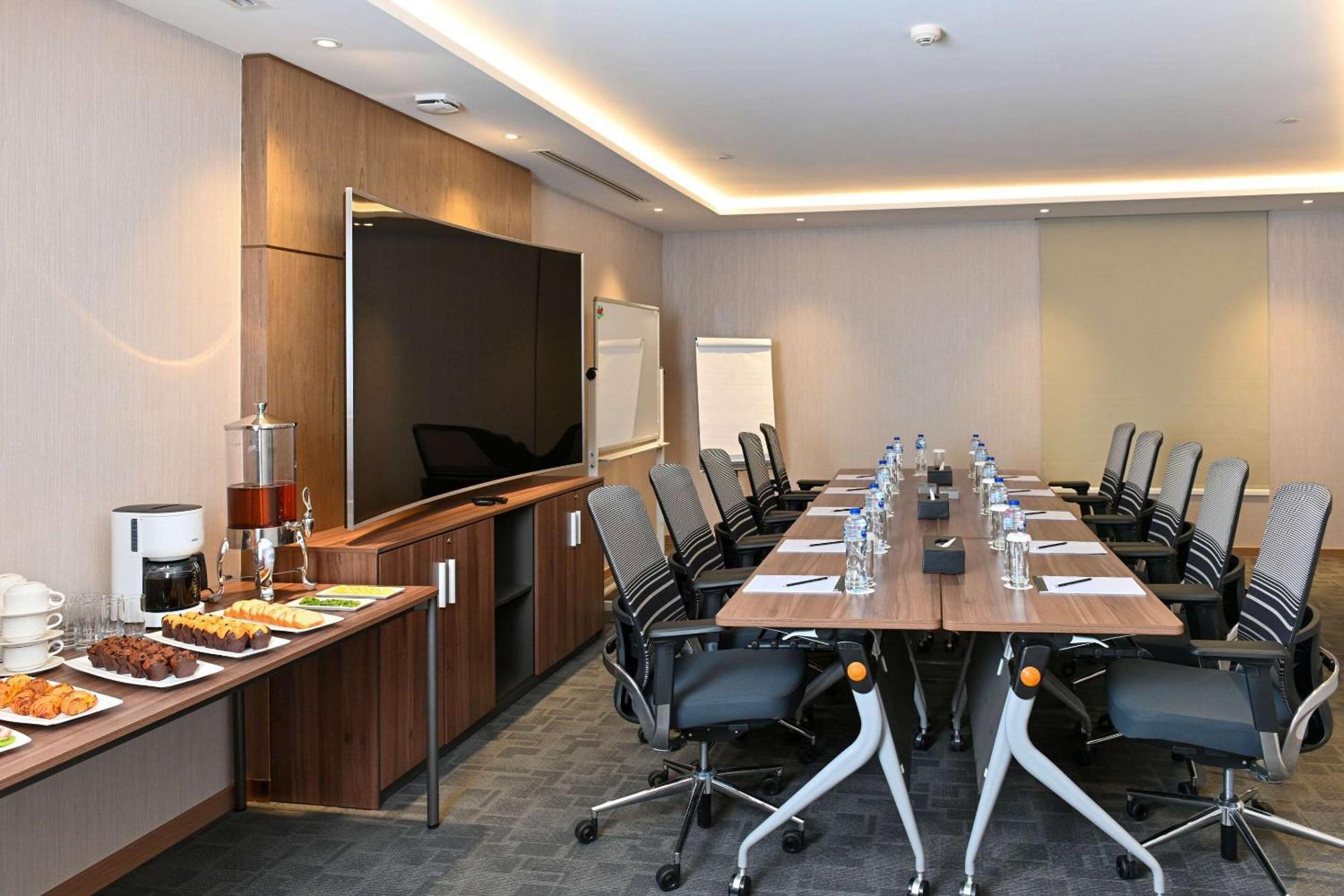 Comfort Hotel Jeddah King Road Экстерьер фото