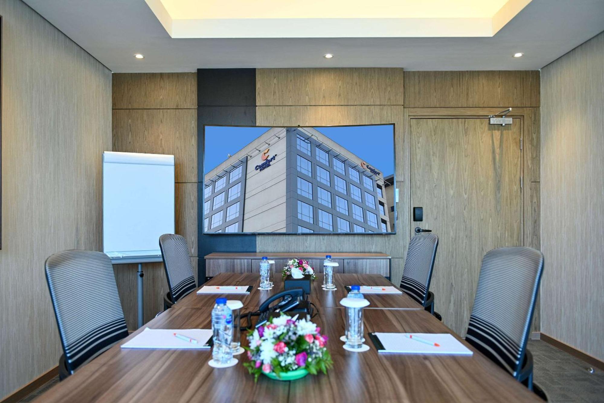 Comfort Hotel Jeddah King Road Экстерьер фото