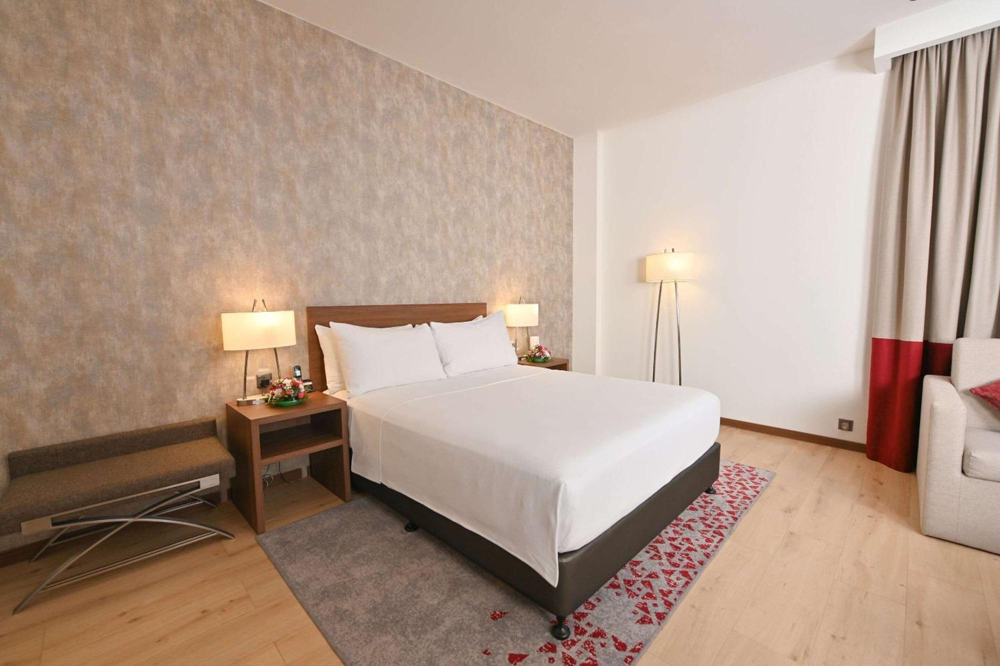 Comfort Hotel Jeddah King Road Экстерьер фото