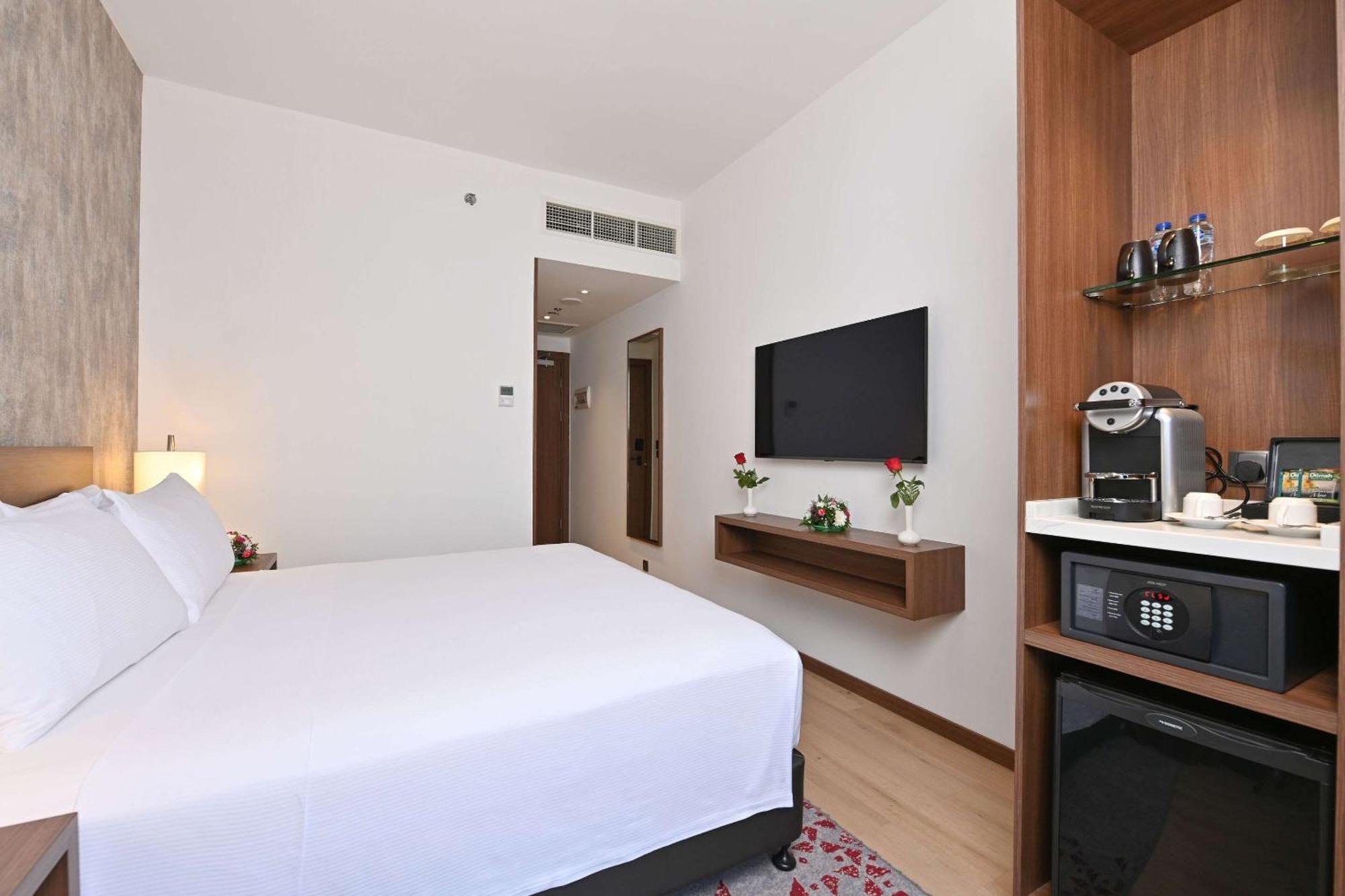 Comfort Hotel Jeddah King Road Экстерьер фото